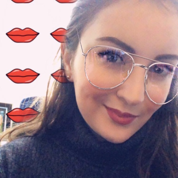 Meet your Posher, Emilie - Picture 1 of 1